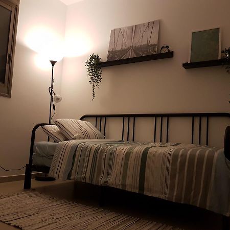 Private Bed/Bathroom In ネタニア エクステリア 写真