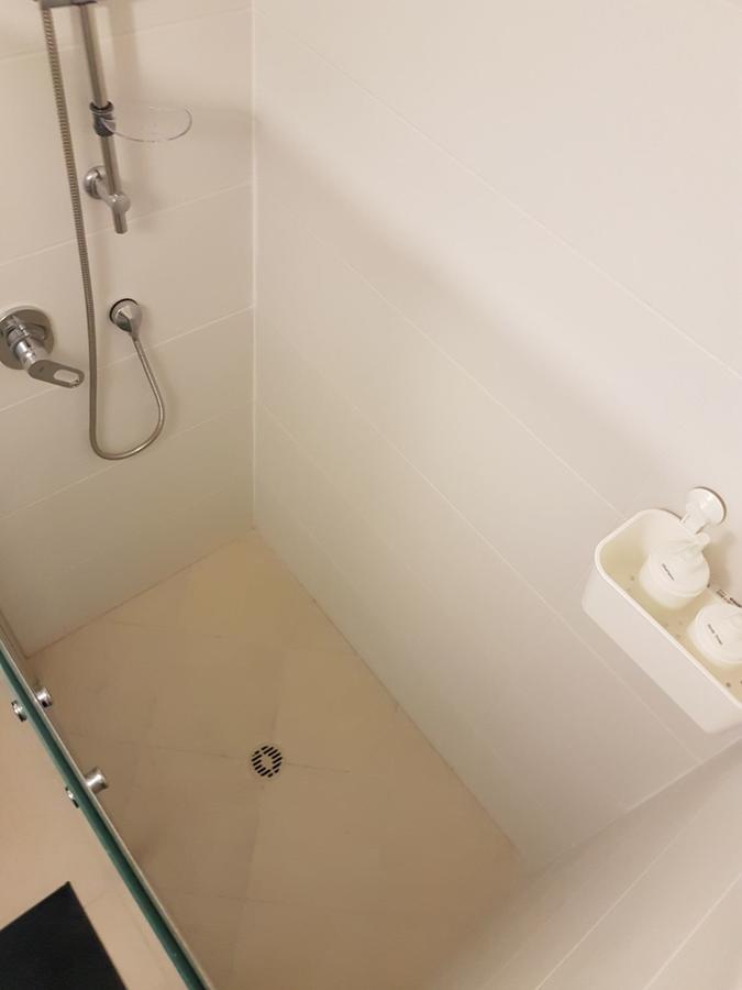 Private Bed/Bathroom In ネタニア エクステリア 写真