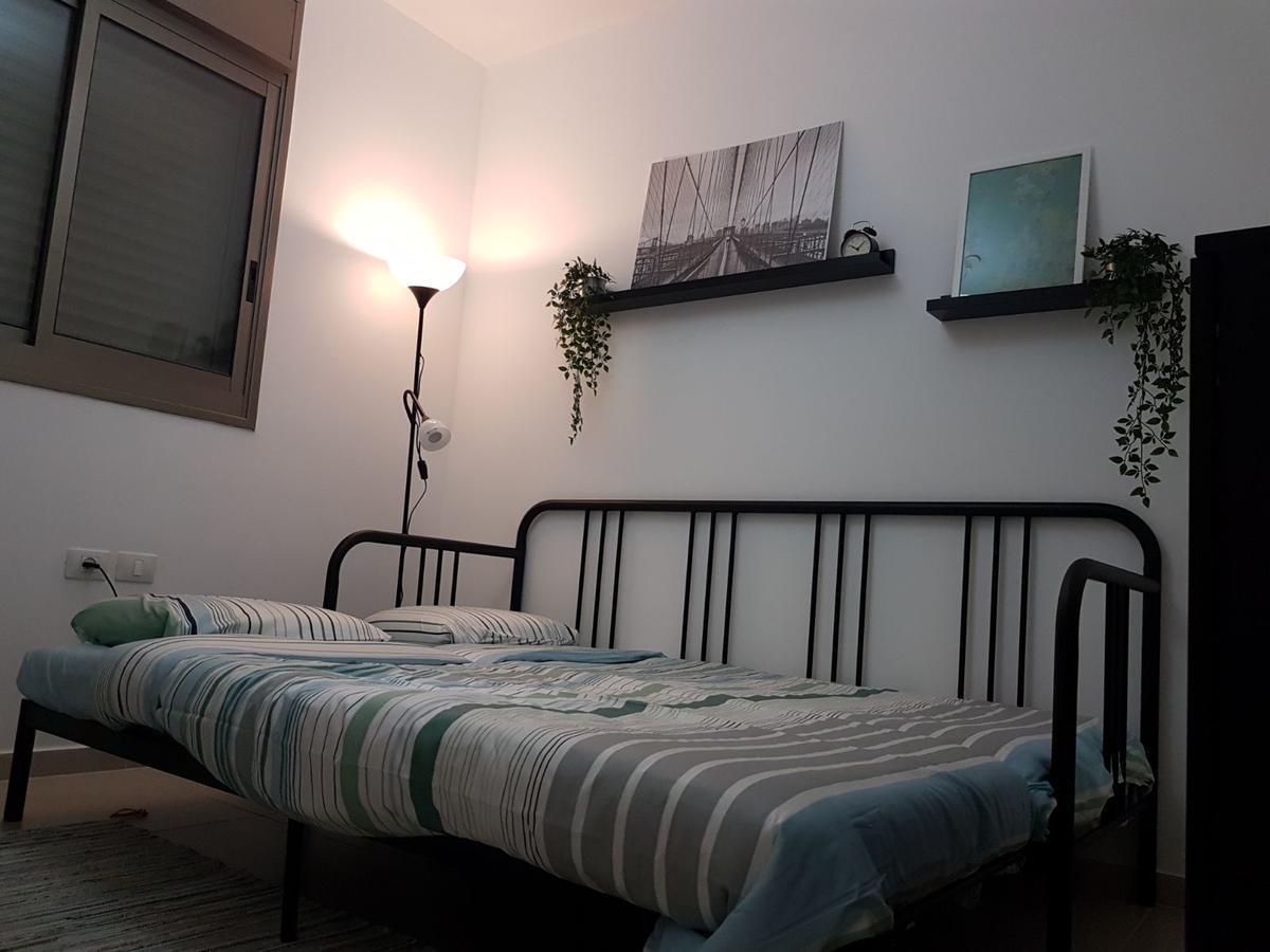 Private Bed/Bathroom In ネタニア エクステリア 写真