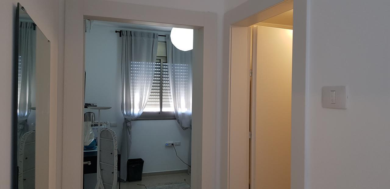 Private Bed/Bathroom In ネタニア エクステリア 写真