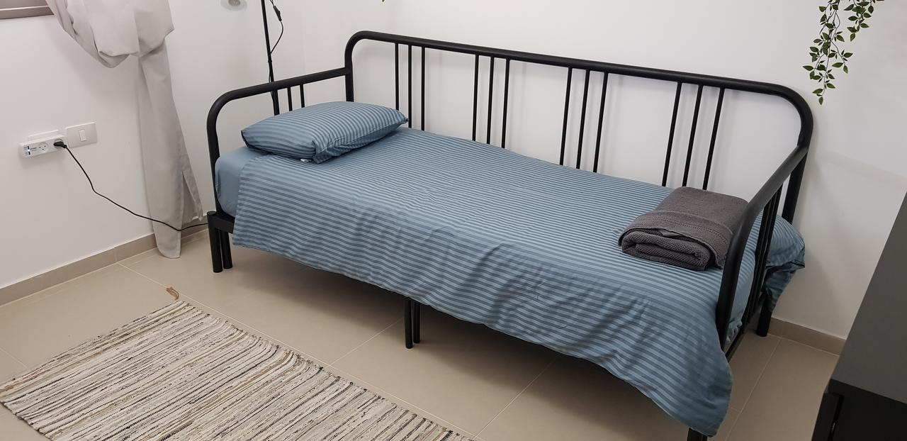 Private Bed/Bathroom In ネタニア エクステリア 写真